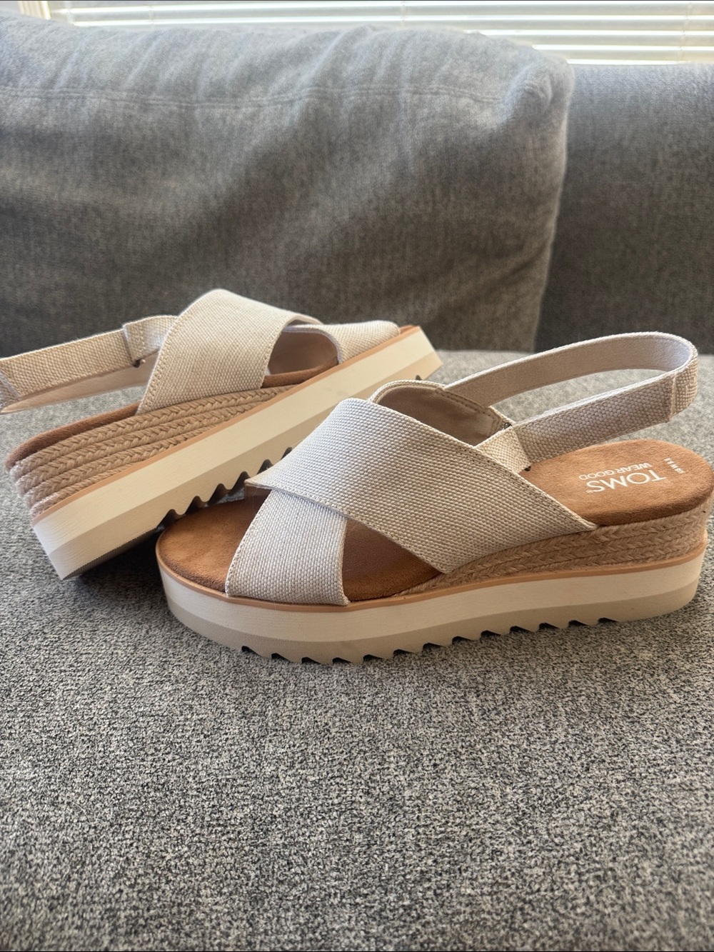 TOMS Diane Crossover